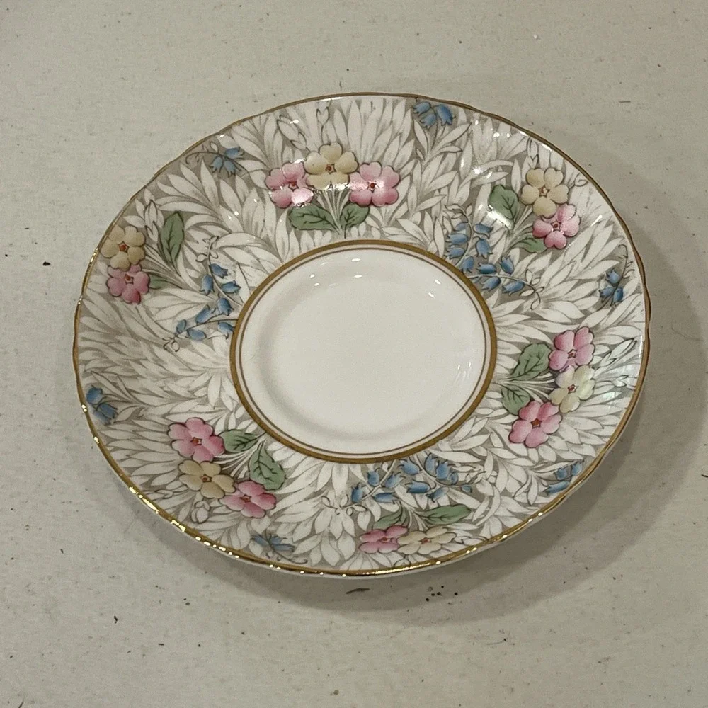 ABJ ROYAL CRAFTON TEA CUP WITH SAUCER ENGLAND - PORCELAIN FLOWERS SPRING 8441